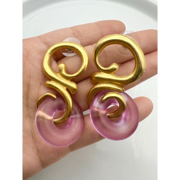 Vintage gold plated swirl frosted pink ring Earrings